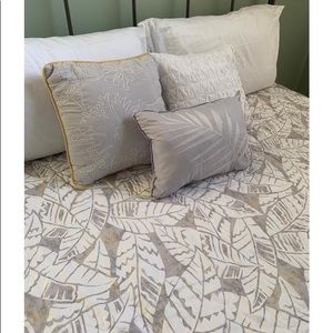 5 pc Tropical leaf King Size quilt set
